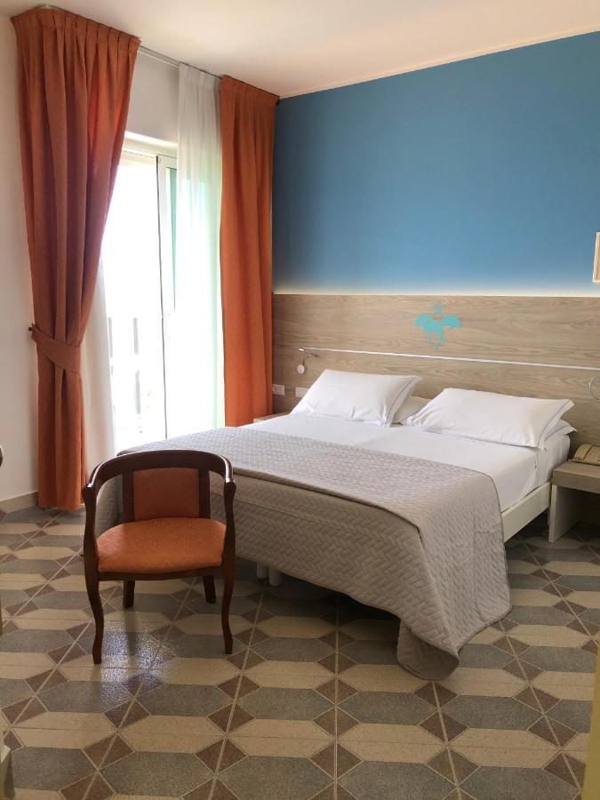 Capri 3*